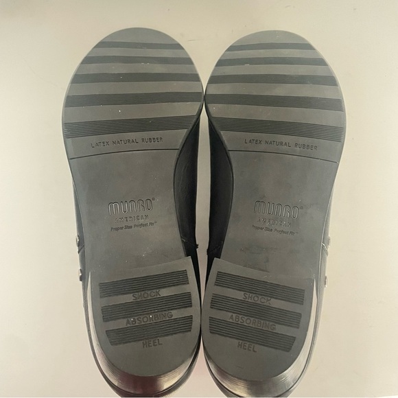 Munro Black Leather Ankle Booties with Silver Accents Sz 8 - Picture 5 of 6